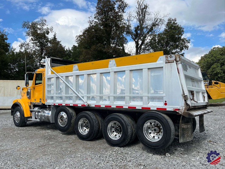 2020-freightliner-122sd-image-3