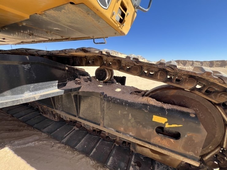 2019-deere-670g-lc-image-39