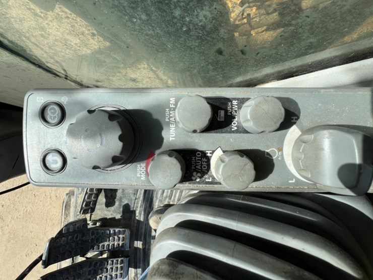 2019-deere-670g-lc-image-72