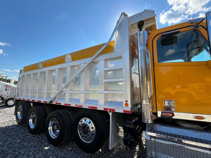 2020-freightliner-122sd-image-46