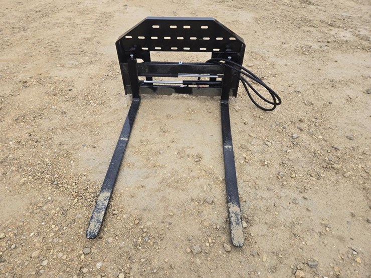 #5920-•-new-60"-hyd.-adjustable-skid-steer-pallet-forks-image-2