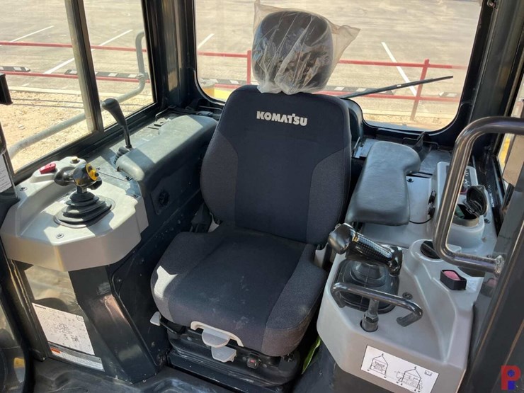 2023-komatsu-d71ex-24-image-12