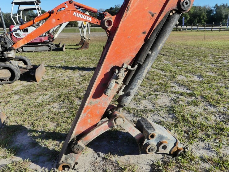 2021-kubota-kx033-4-image-9