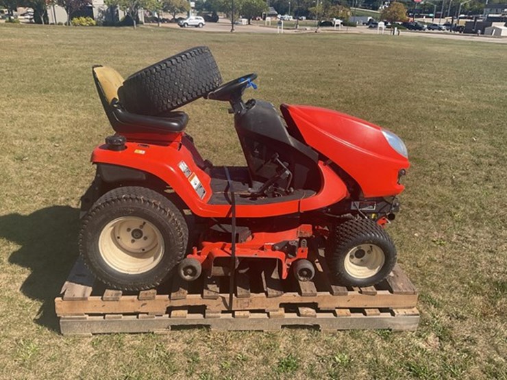 #42-•-2005-kubota-gr2000g-lawn-mower-image-6