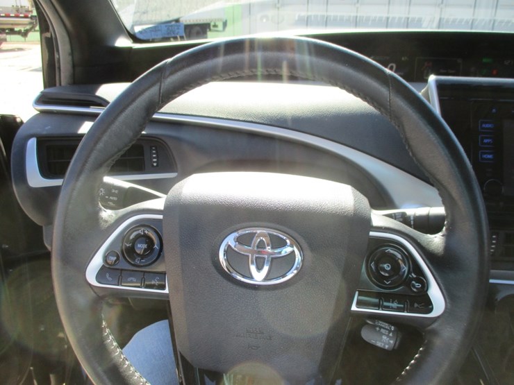 2016-toyota-mirai-sedan,-image-11