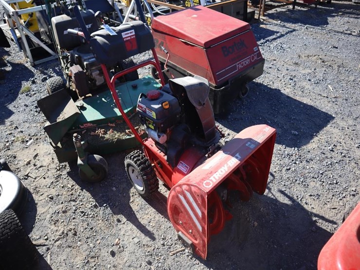 troybilt-24in-snowblower3-image-1