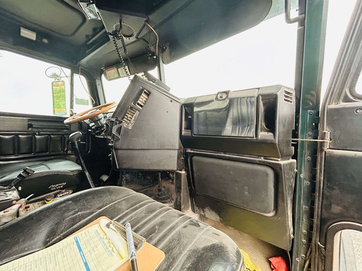 1999-freightliner-tri-axle-dump-truck-image-77