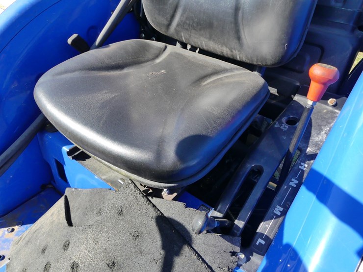 2016-new-holland-workmaster-37-image-12