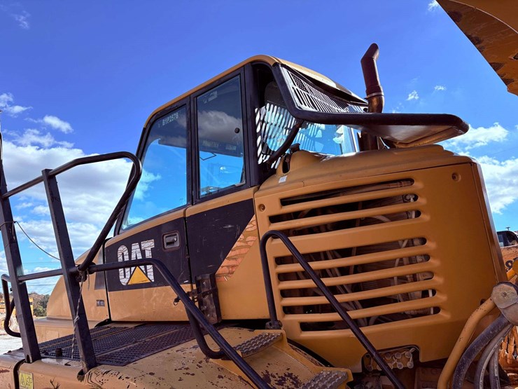 2007-caterpillar-740-image-20