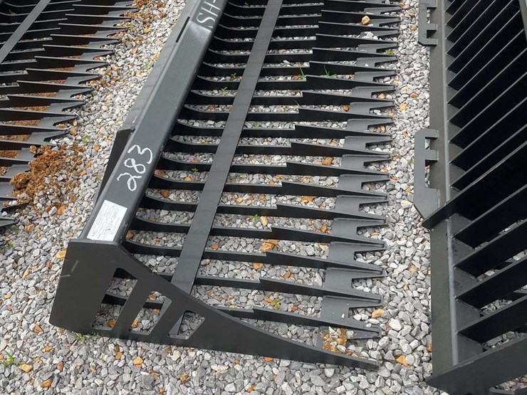 greatbear-72-inch-rock-bucket-image-2