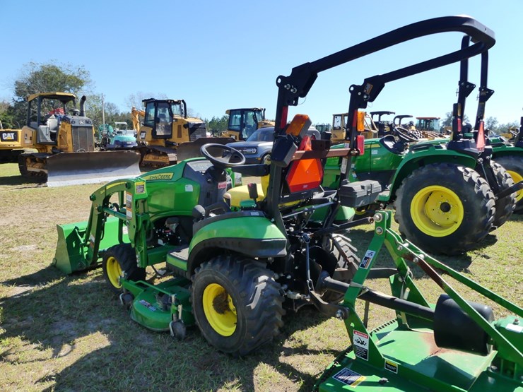 2018-john-deere-1025r-image-3