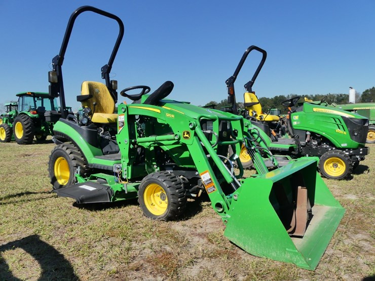 2022-john-deere-1025r-image-1