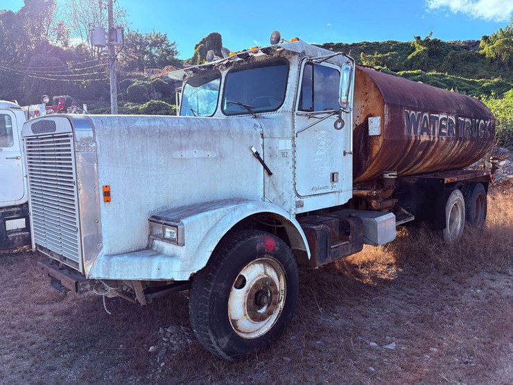 freightliner-t/a-water-truck-image-17