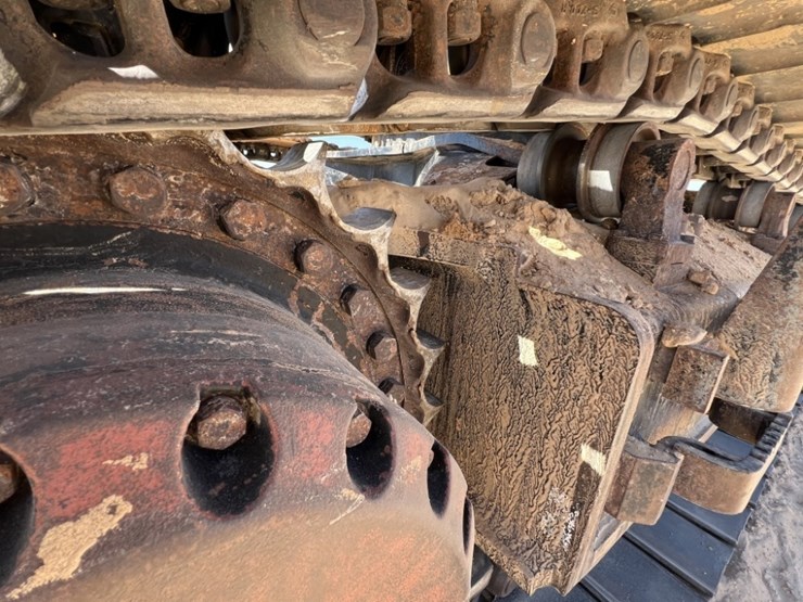 2019-deere-670g-lc-image-28