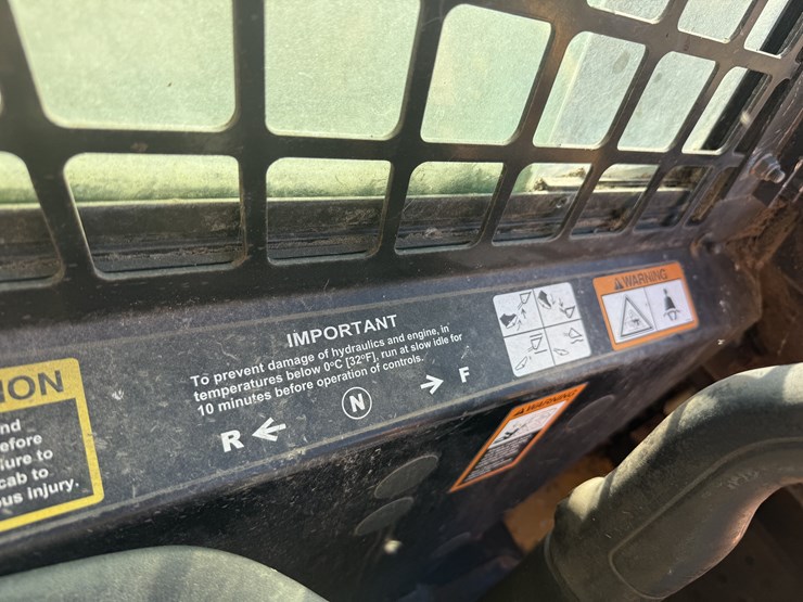 2008-deere-320-image-11