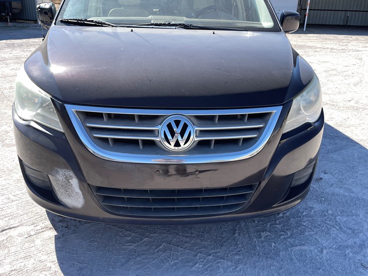 2010-volkswagen-routan-image-21