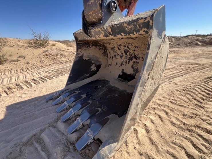 2019-deere-670g-lc-image-17