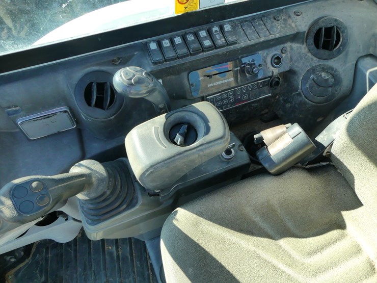 takeuchi-tb235-2-image-15