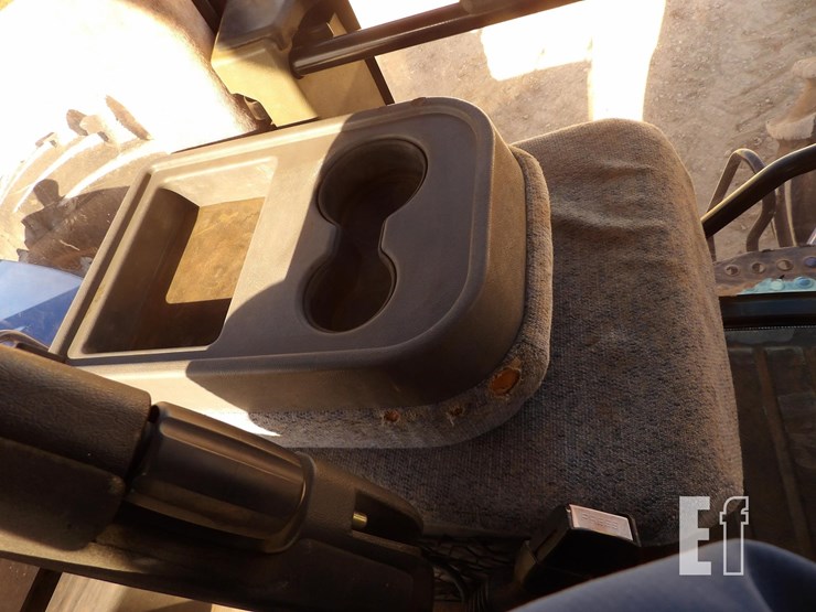 new-holland-t9040-image-36