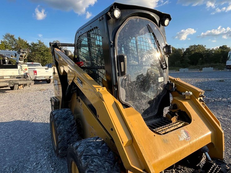 2022-caterpillar-262d3-image-28