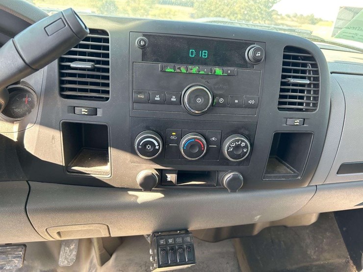 2013-chevrolet-silverado-1500-image-15