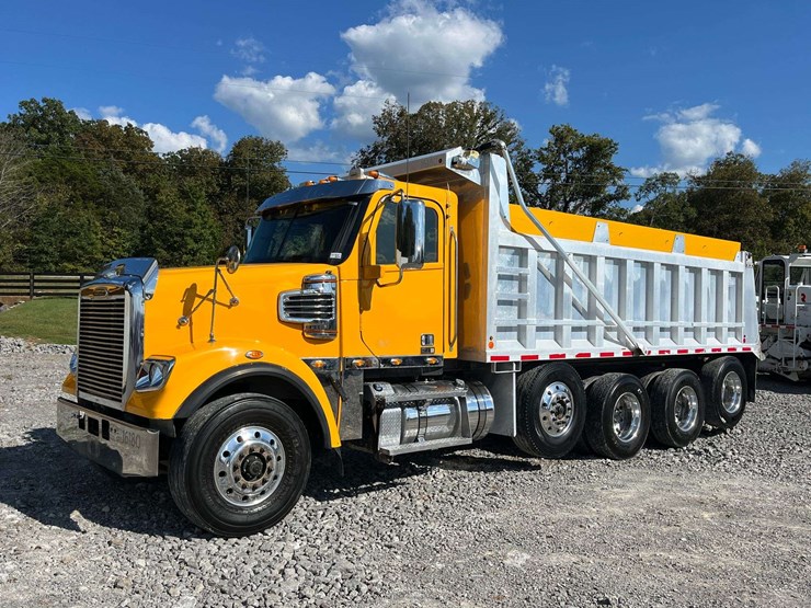 2020-freightliner-122sd-image-1