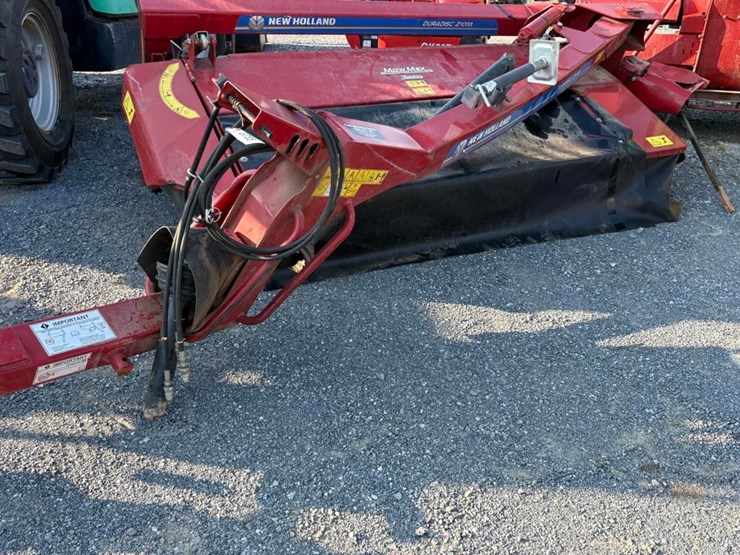 new-holland-210m-image-1