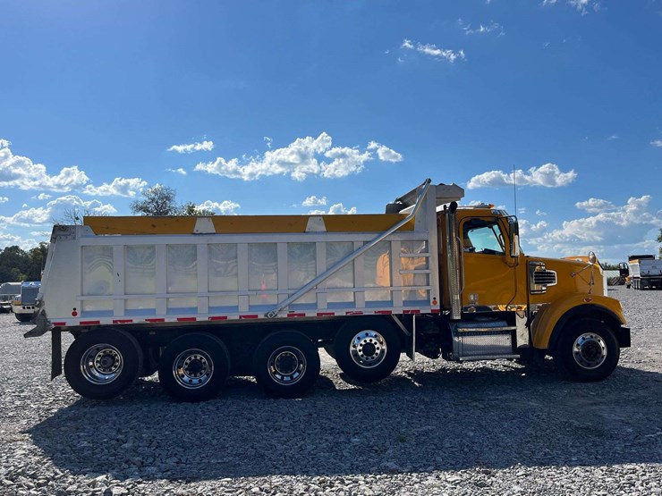 2020-freightliner-122sd-image-7