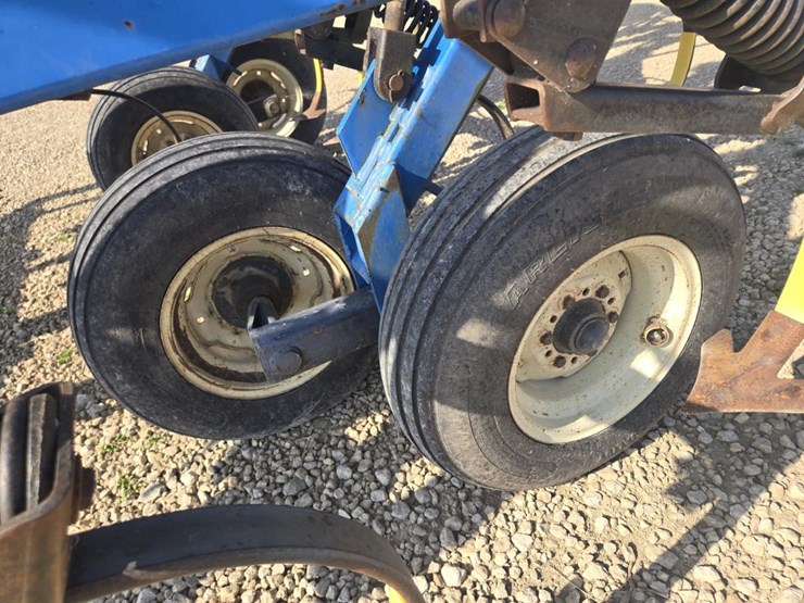 #5853-•-dmi-26'-field-cultivator-image-4