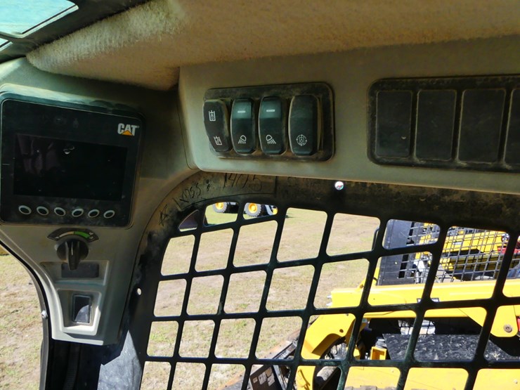 2022-caterpillar-259d3-image-17