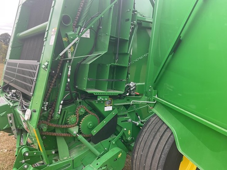 2023-john-deere-560m-image-11