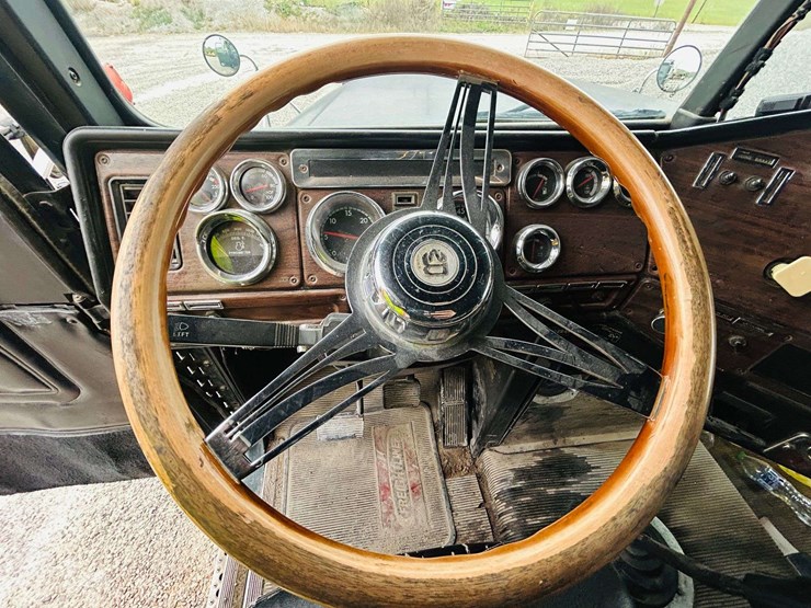 1999-freightliner-tri-axle-dump-truck-image-90