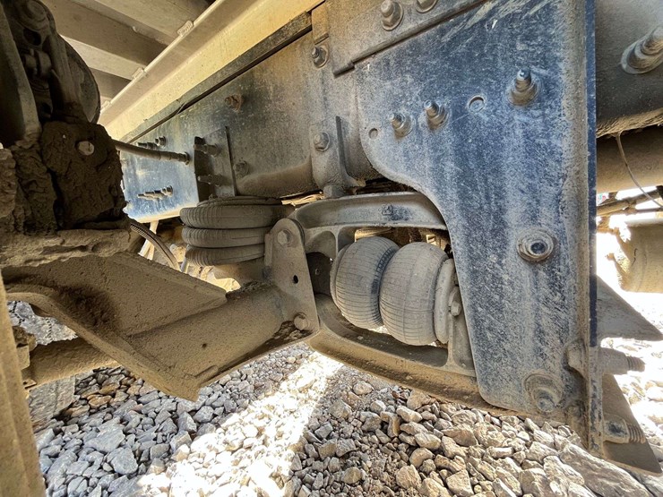 2020-freightliner-122sd-image-44