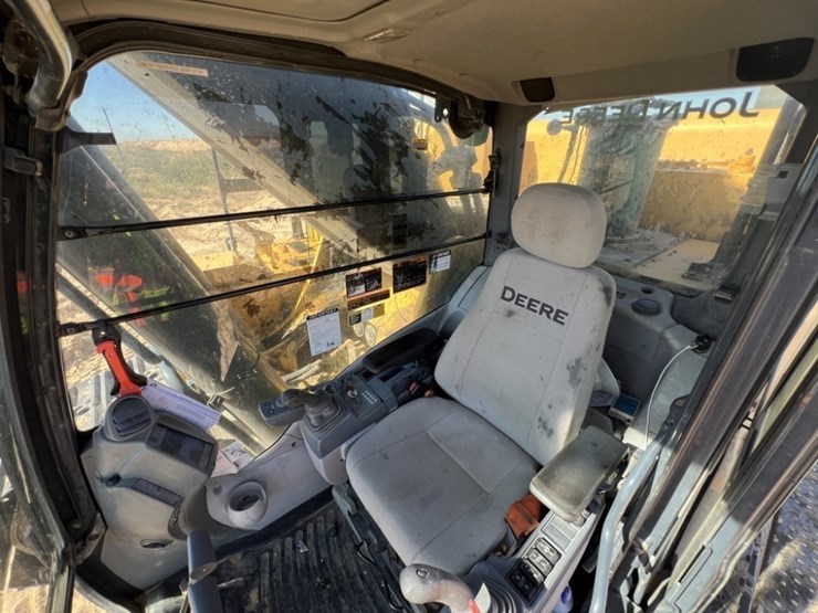 2019-deere-670g-lc-image-61