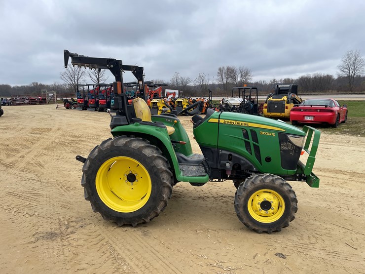 john-deere-3032e-image-4