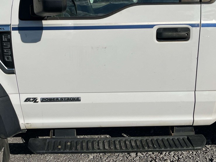 2017-ford-f550-xl-image-24