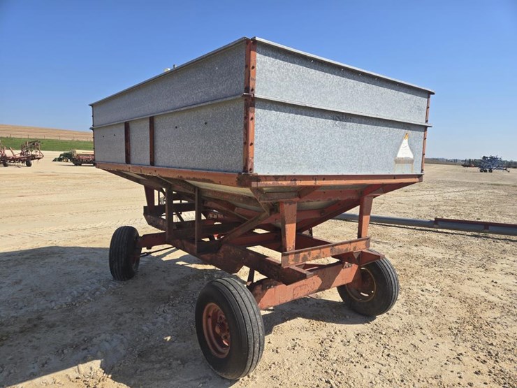 #5846-•-gravity-wagon-on-gear-image-4