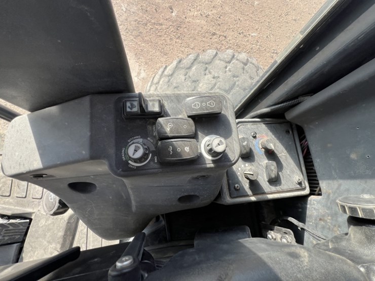 2018-deere-872gp-image-50