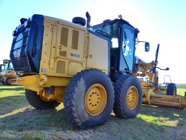 2018-caterpillar-12m3-image-4