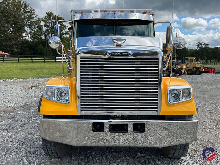 2020-freightliner-122sd-image-19