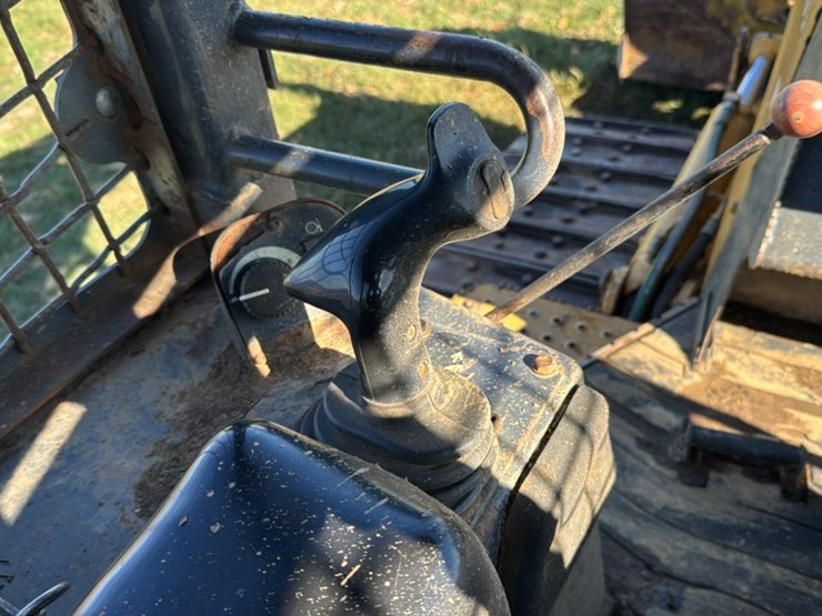 2008-deere-750j-xlt-image-42