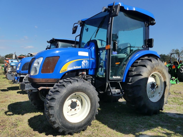 new-holland-t2420-image-1