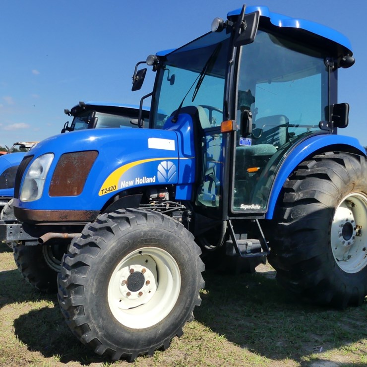NEW HOLLAND T2420
