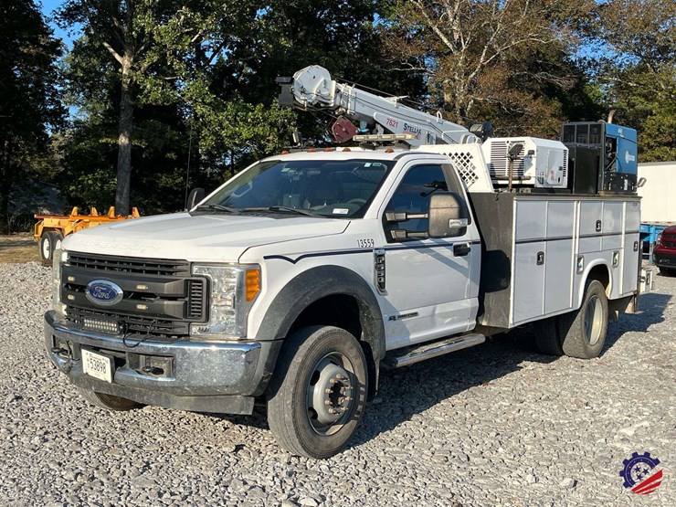 2017-ford-f550-xl-image-12