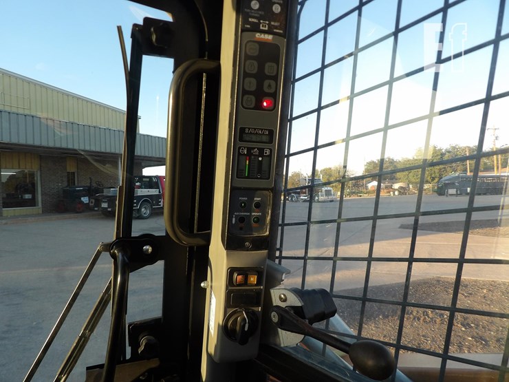 2019-case-tv450-image-17