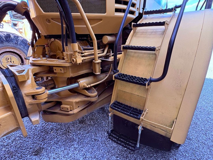 2007-caterpillar-740-image-31