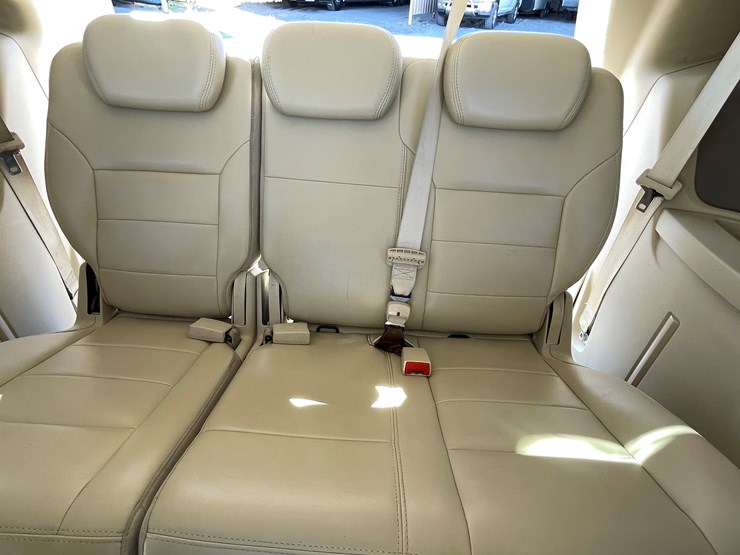 2010-volkswagen-routan-image-103