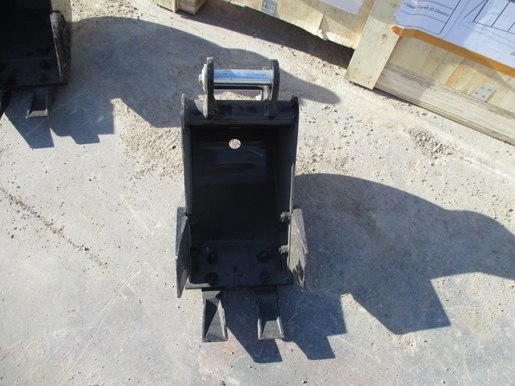 new-unused-ir-8"-mini-excavtor-tooth-bucket-image-2