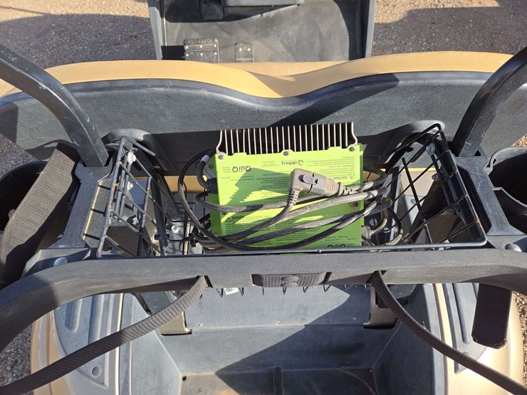 2017-e-z-go-txt-elite-lithium-golf-cart-image-10