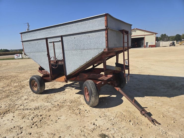 #5846-•-gravity-wagon-on-gear-image-1